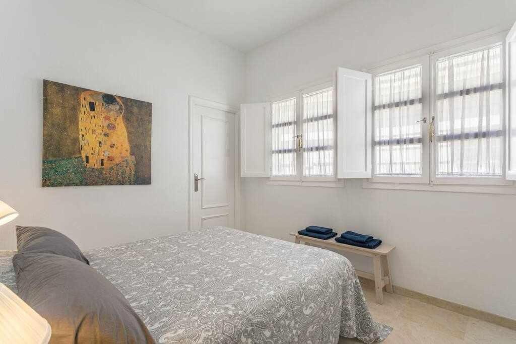 Santa Cruz Parking Incluido Apartment Seville Luaran gambar